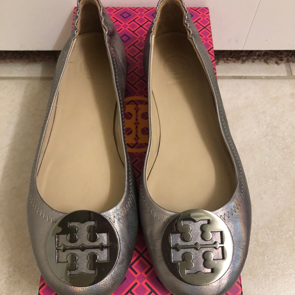 Tory Burch Travel Logo Ballet in Gunmetal